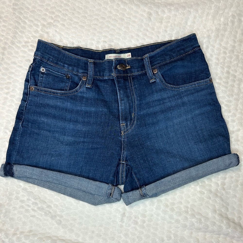 Levi’s Mid Length Short Size 28
